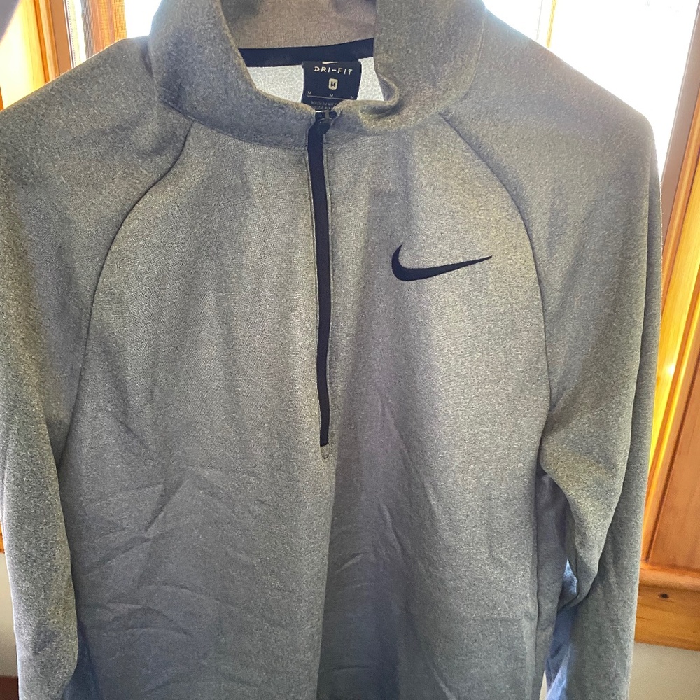 Nike Light Weight Pull Over